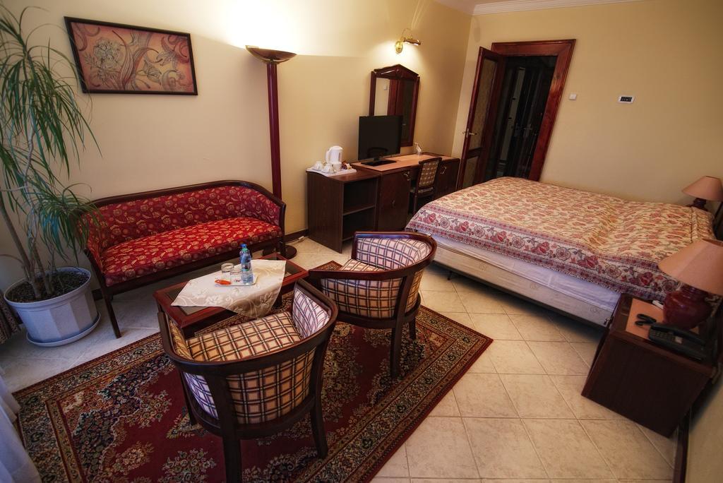 Bellevue Hotel And Resort Μπαρντέγιοβ Δωμάτιο φωτογραφία